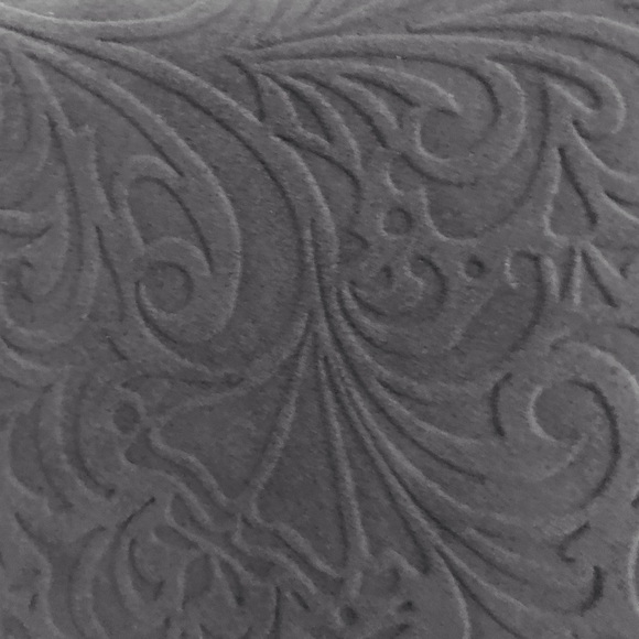 ION Color Embossed Dove Gray Purse. $15. - Picture 5 of 6